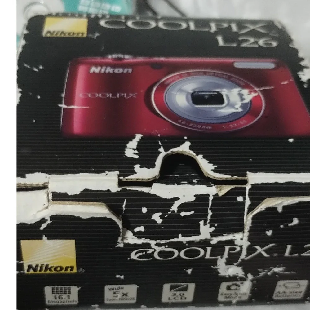 Nikon Coolpix L26 16.1 MP 5x Wide Optical Zoom Digital Camera Red w/Box UNTESTED